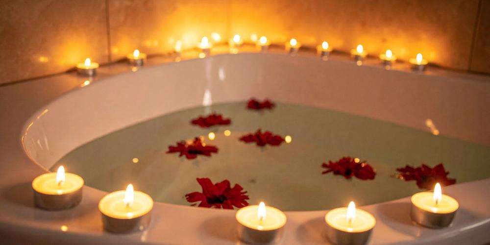 Private jacuzzi room at Mudita Wellness Spa, Panch Pakhadi Thane